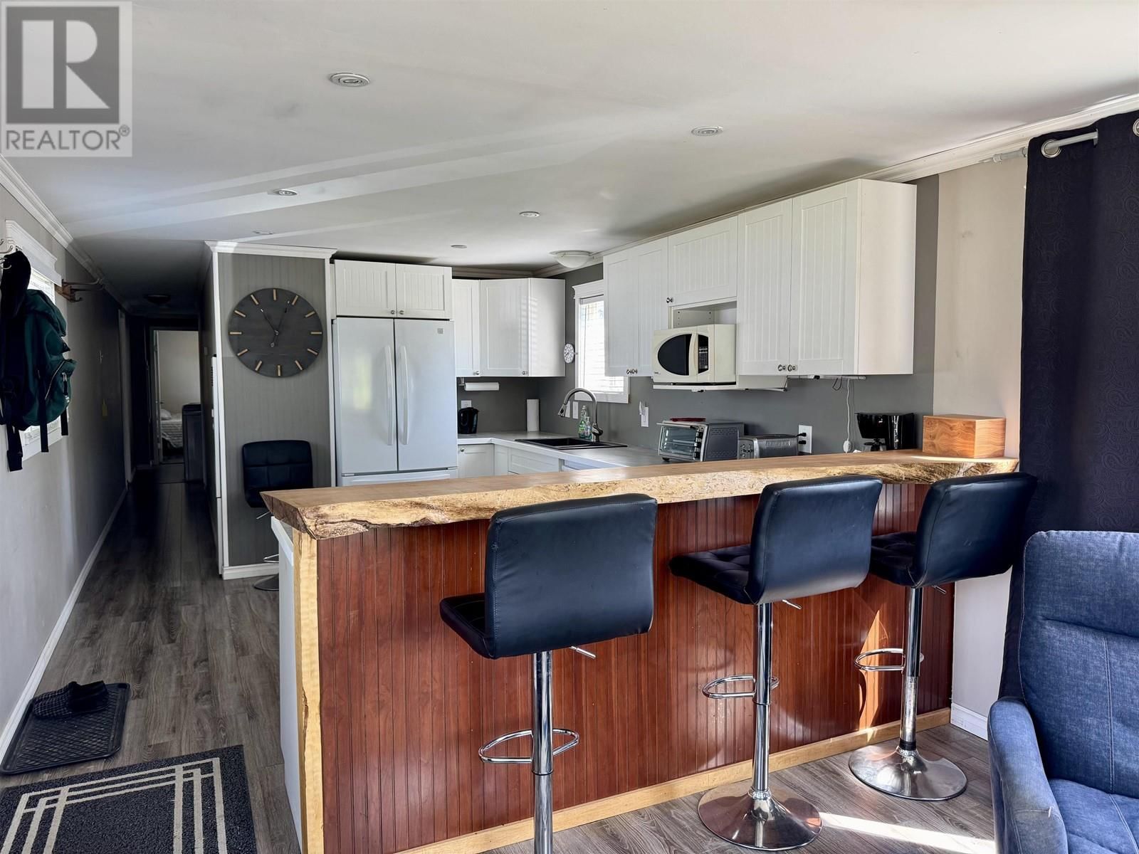 970 BEAVEN CRESCENT Image 12