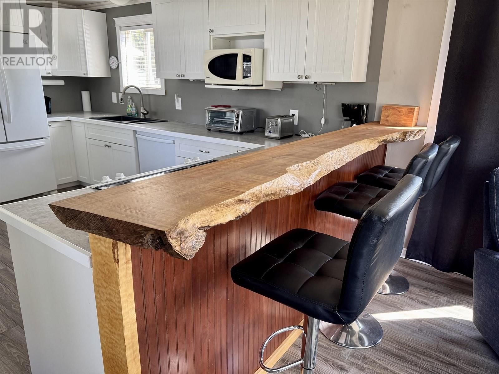 970 BEAVEN CRESCENT Image 13