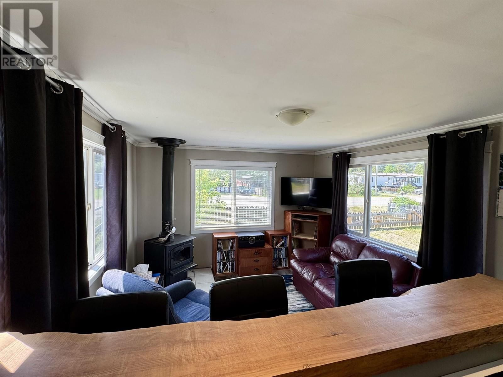 970 BEAVEN CRESCENT Image 14