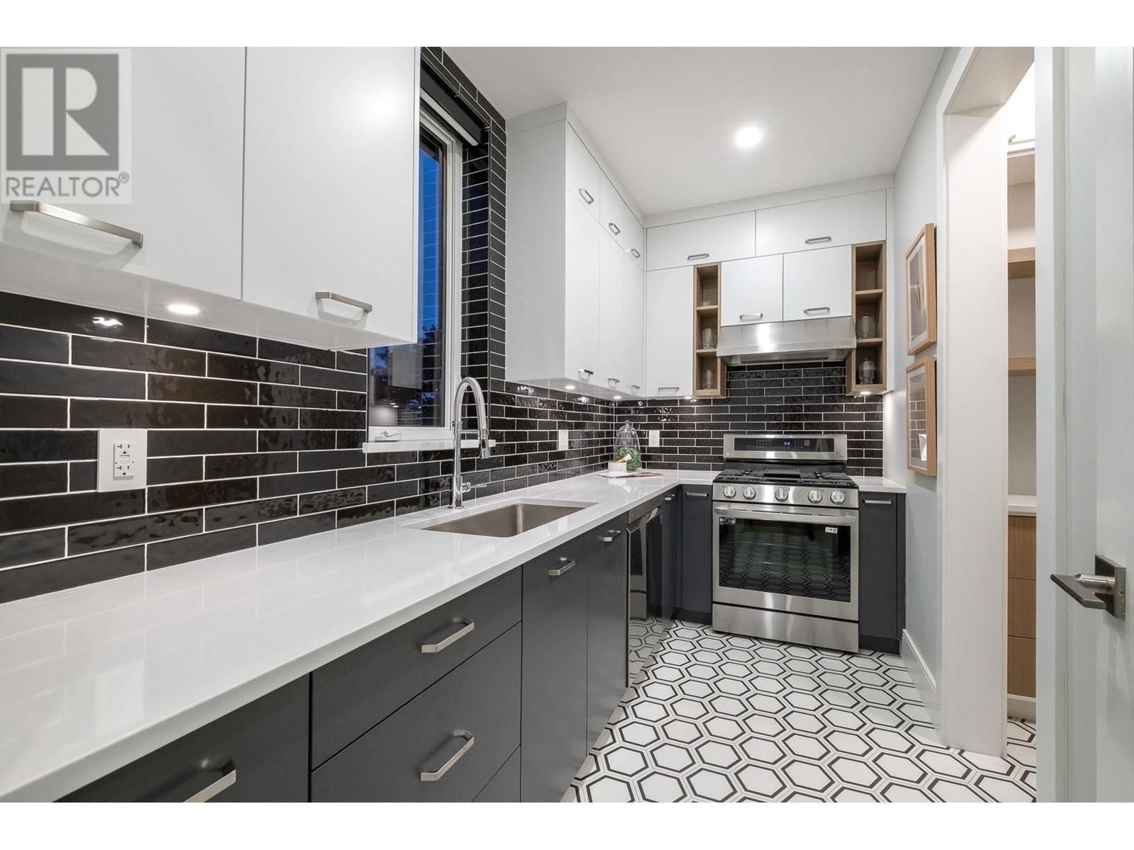 7739 LEE STREET Image 10