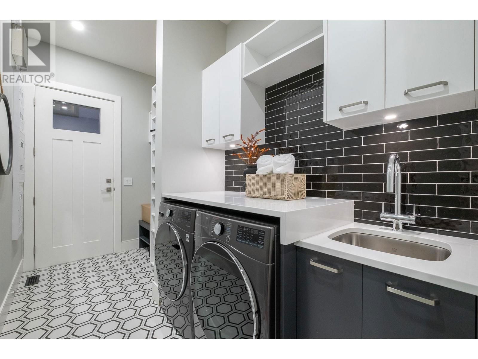 7739 LEE STREET Image 11