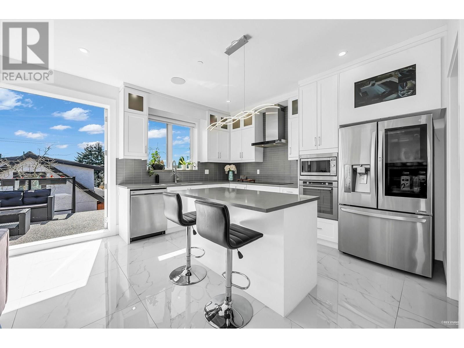 2996 7TH AVENUE Image 12