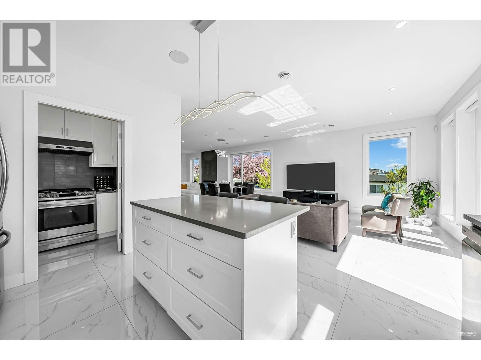2996 7TH AVENUE Image 13
