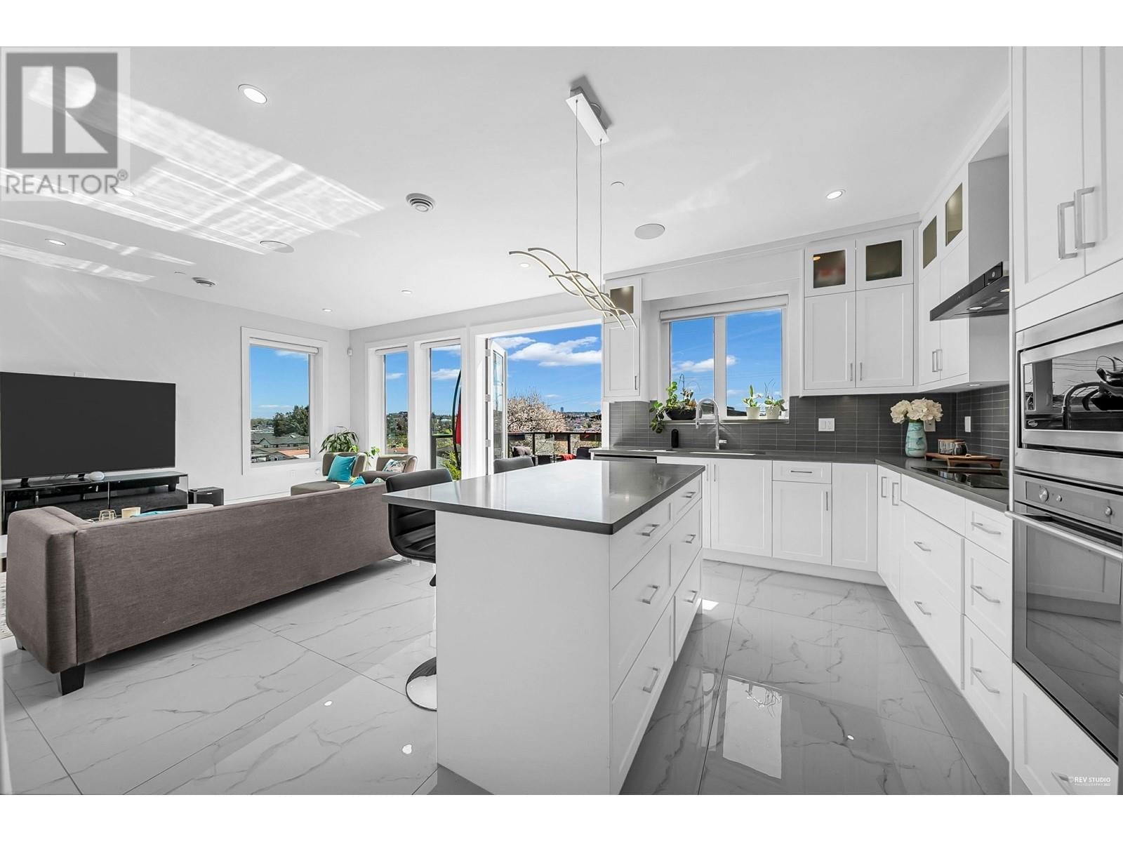 2996 7TH AVENUE Image 14
