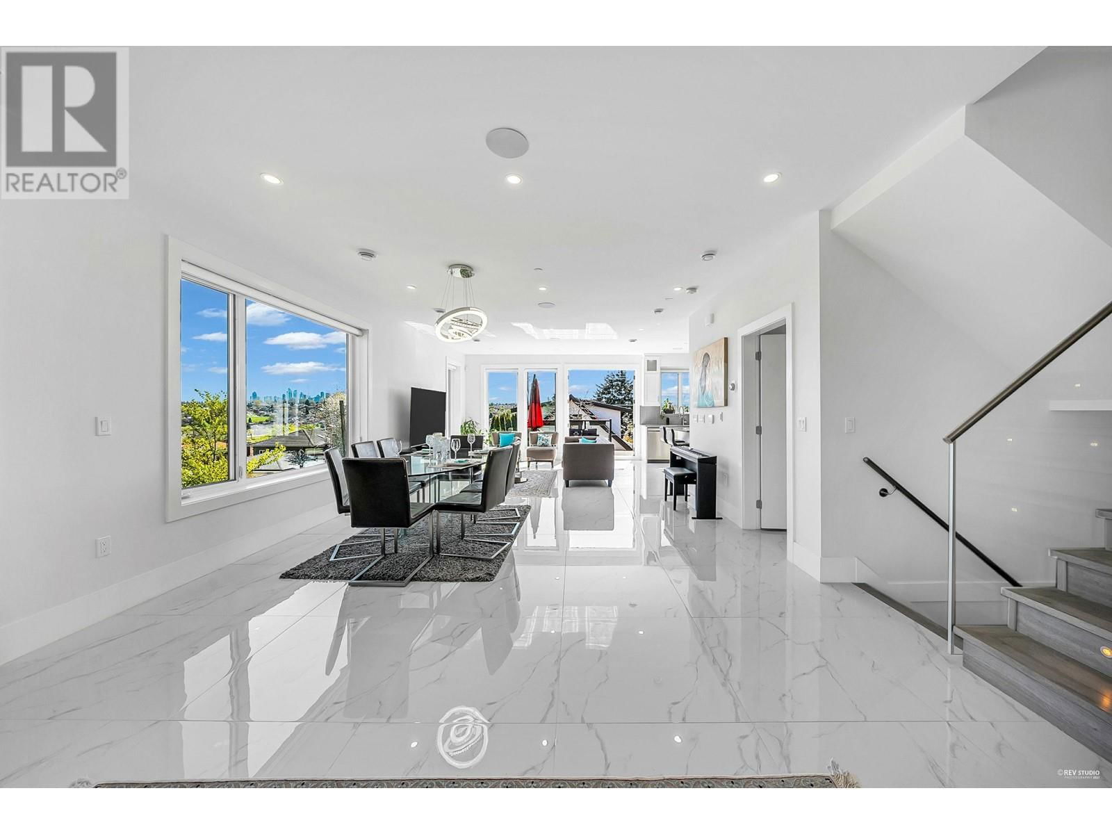 2996 7TH AVENUE Image 16