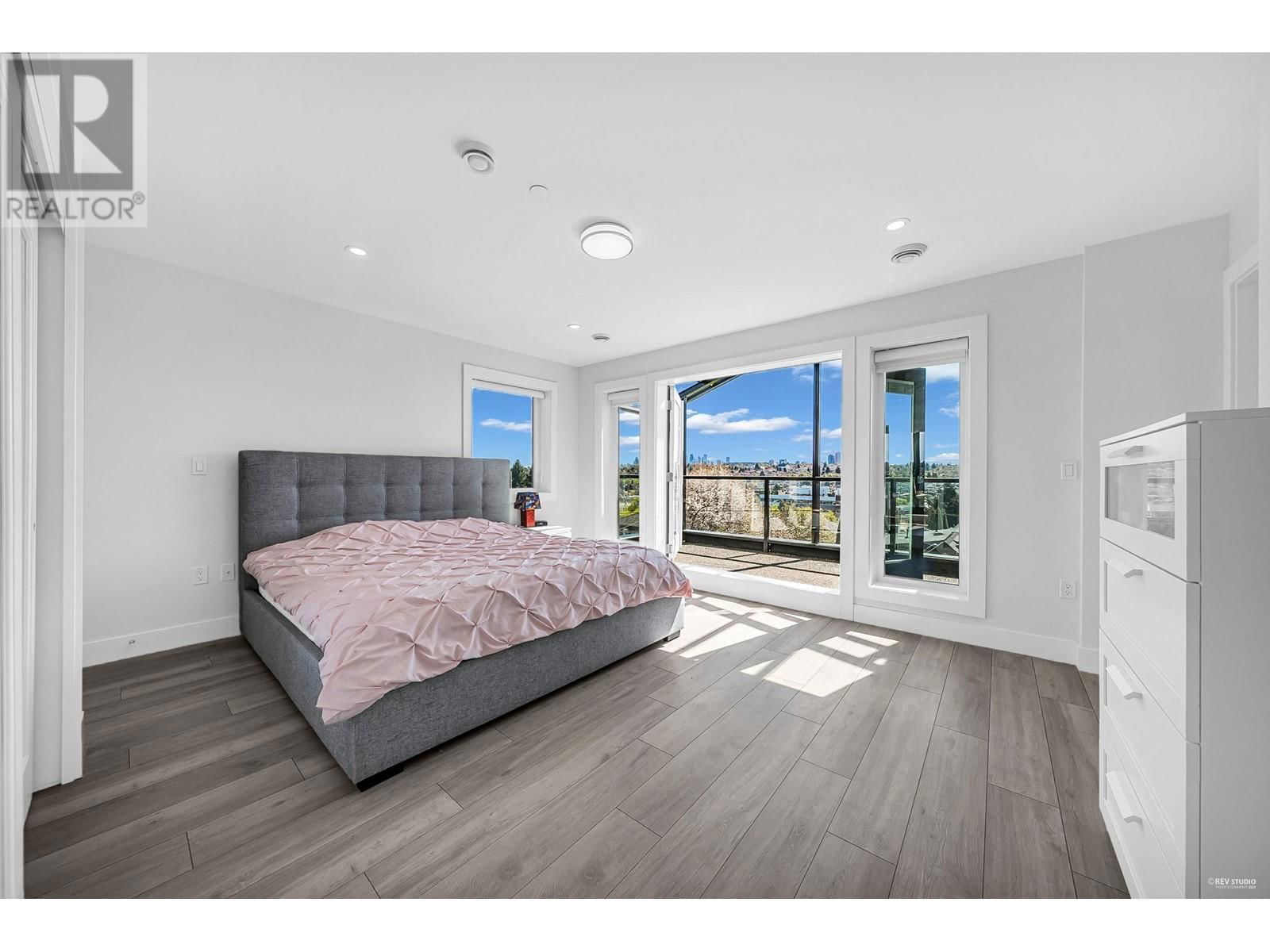 2996 7TH AVENUE Image 17
