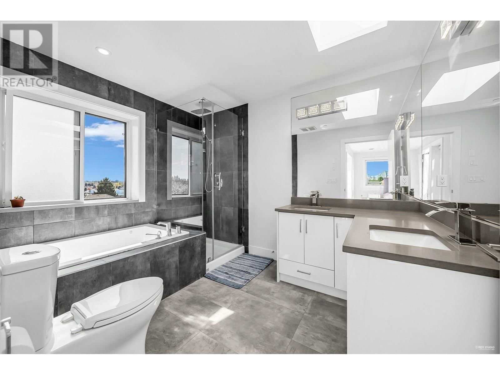 2996 7TH AVENUE Image 19