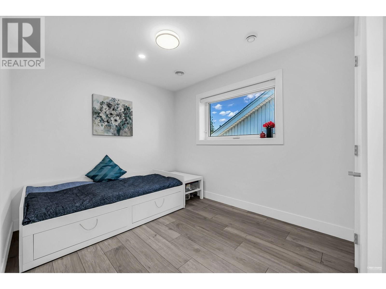 2996 7TH AVENUE Image 23