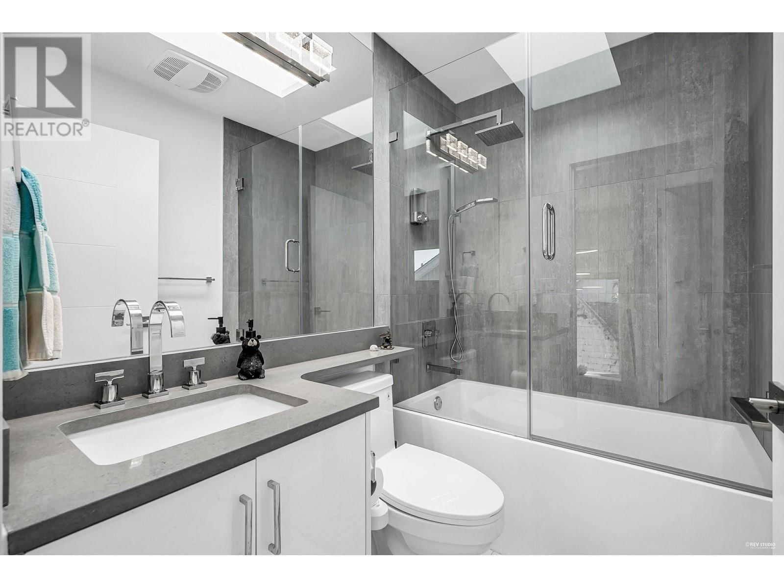 2996 7TH AVENUE Image 24