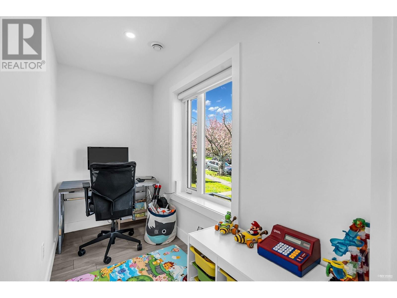 2996 7TH AVENUE Image 25
