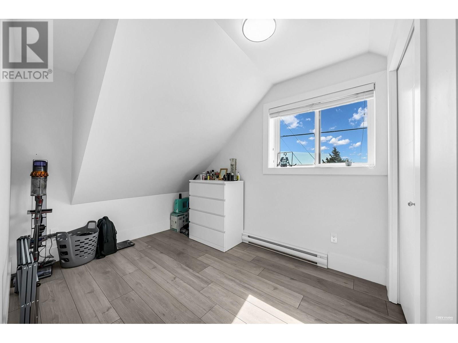 2996 7TH AVENUE Image 29