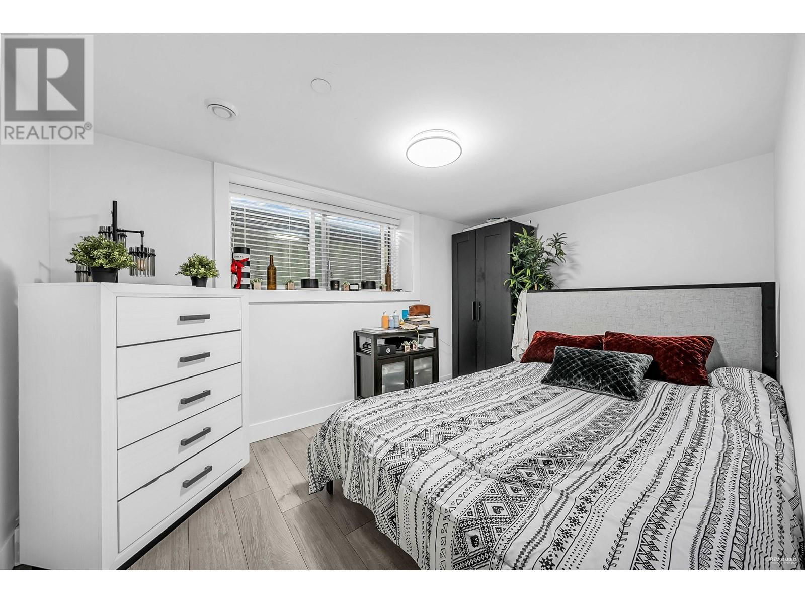 2996 7TH AVENUE Image 35