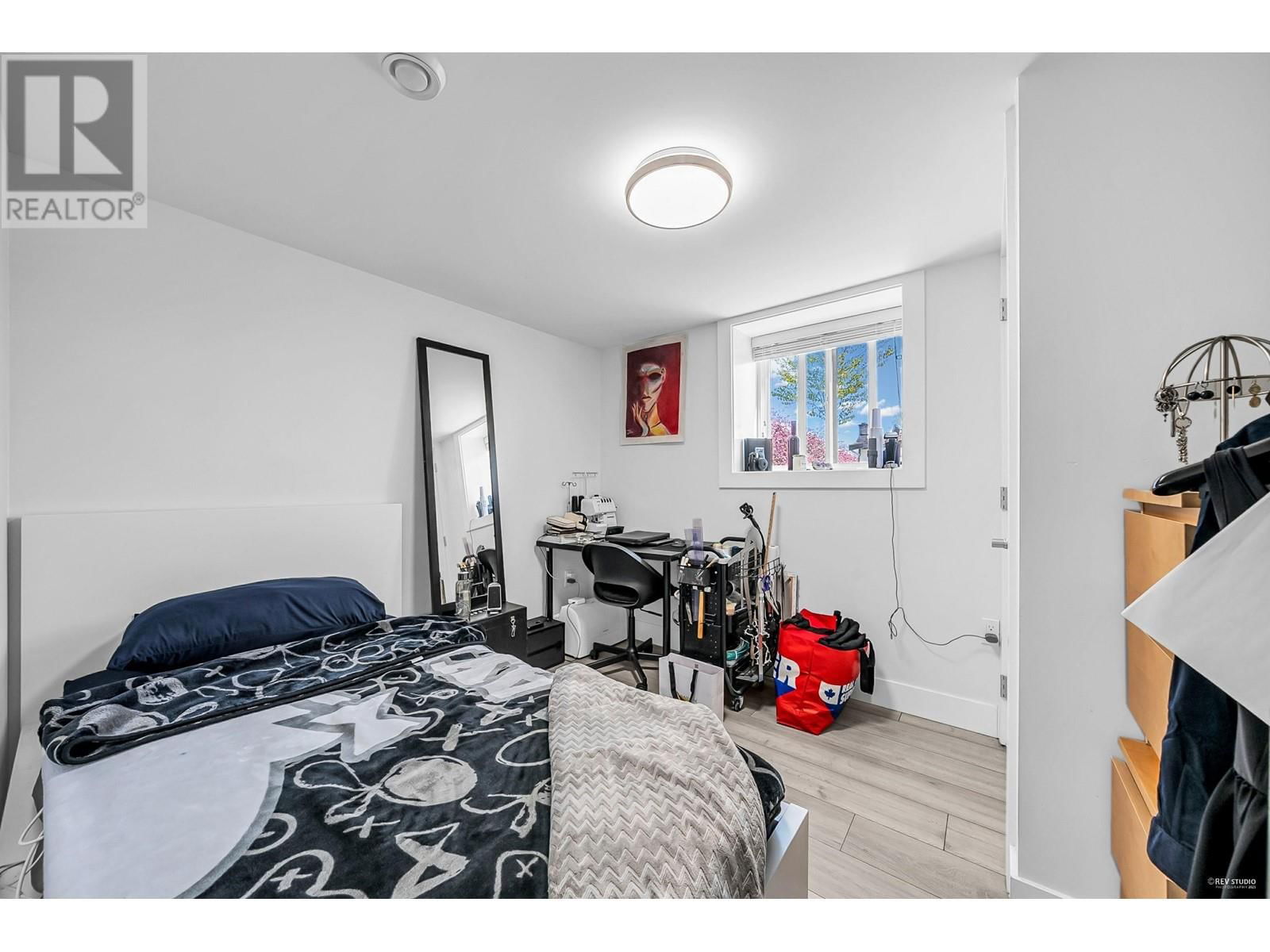 2996 7TH AVENUE Image 36