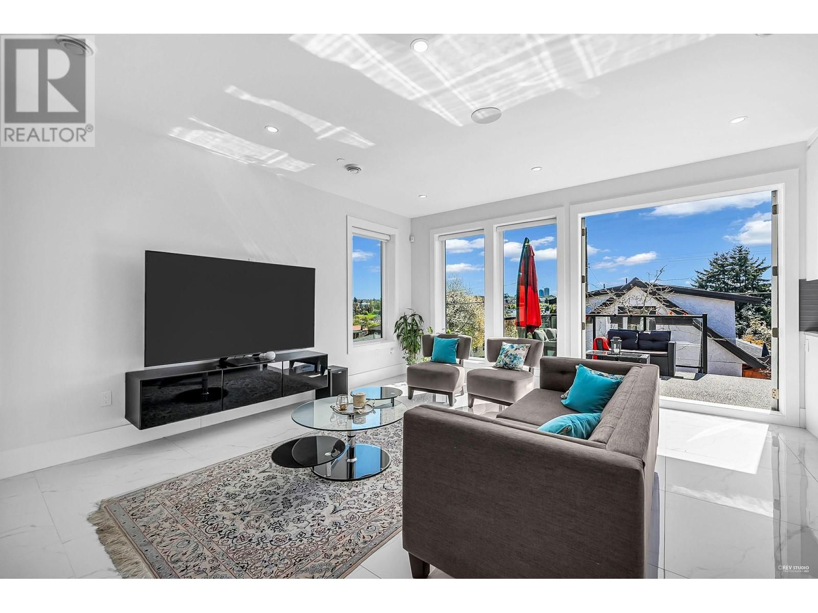 2996 7TH AVENUE Image 8