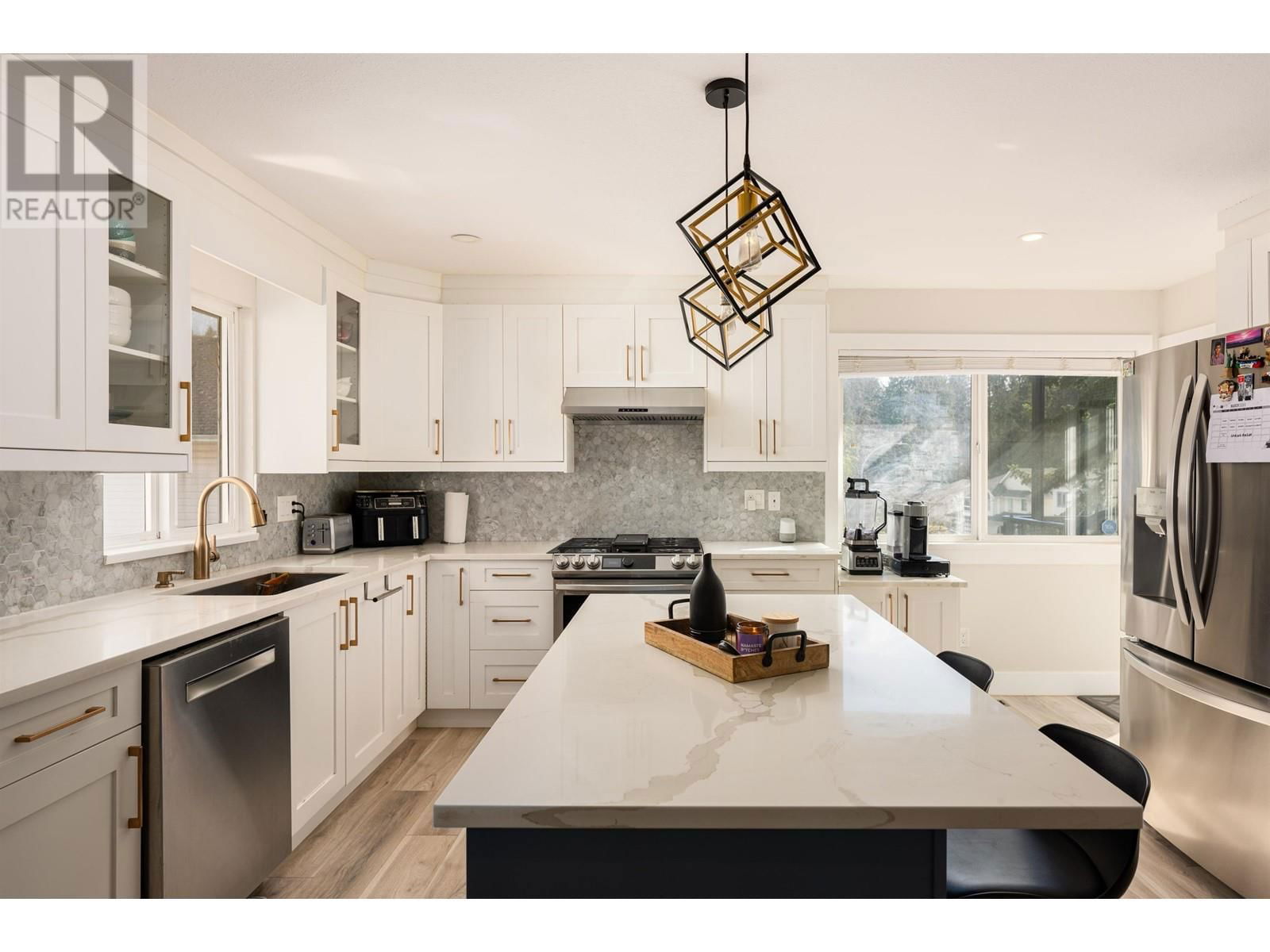 1282 LINCOLN DRIVE Image 2