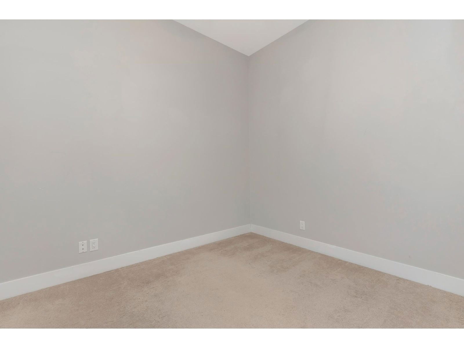 401 - 2632 PAULINE Image 35