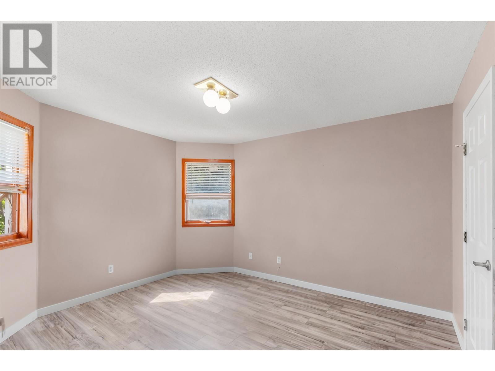 3849 GRACE CRESCENT Image 22
