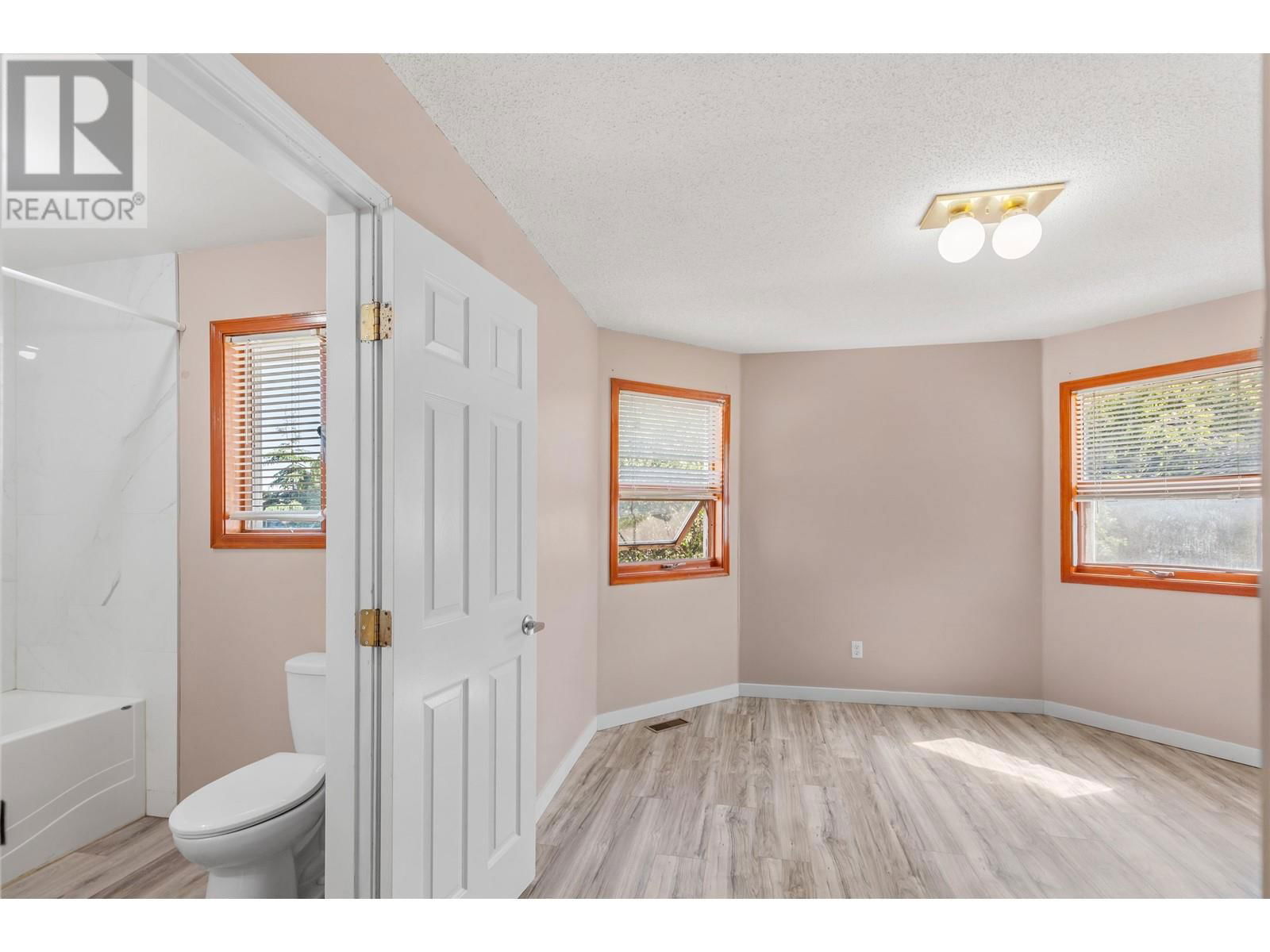 3849 GRACE CRESCENT Image 23