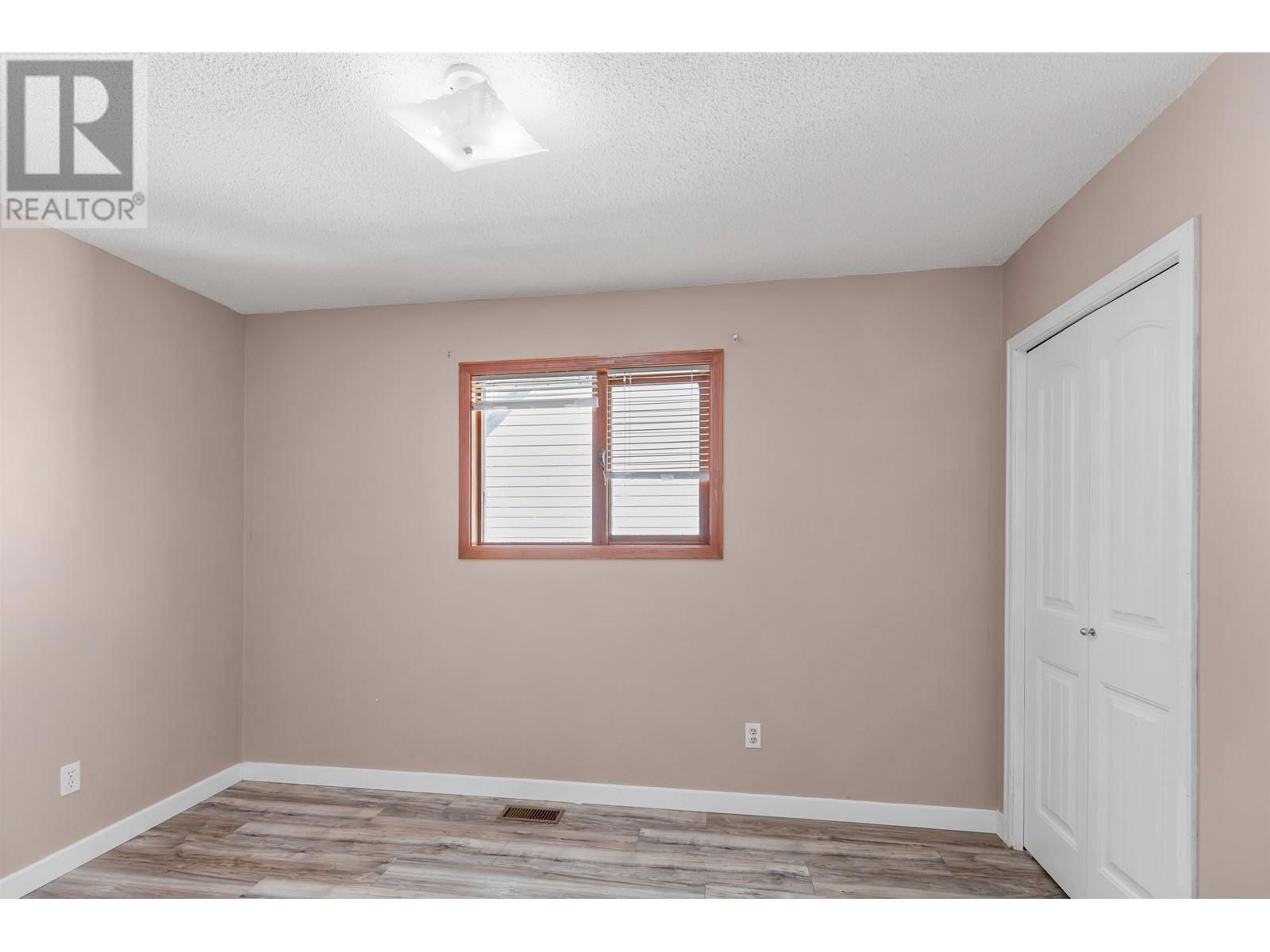 3849 GRACE CRESCENT Image 24