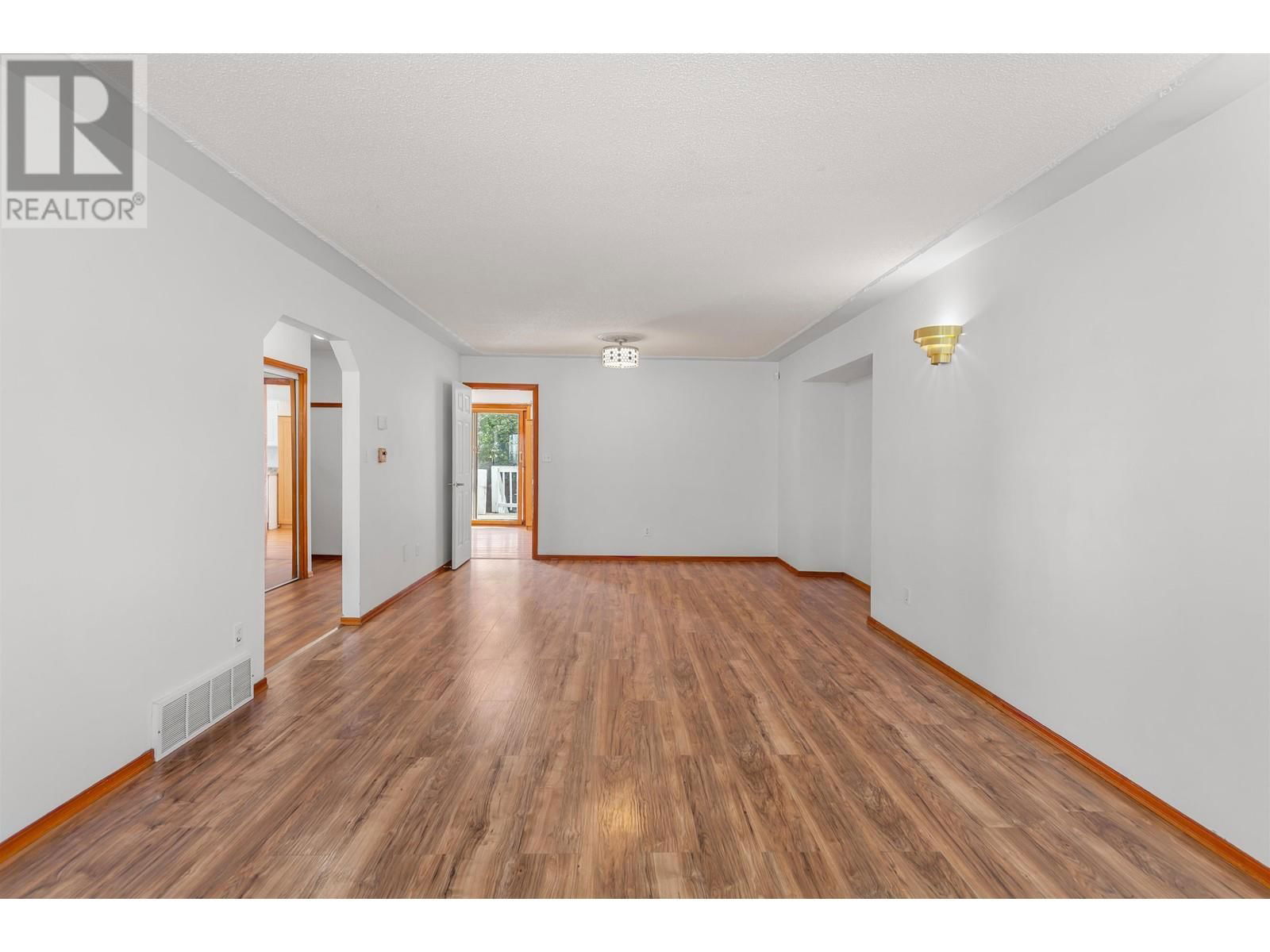 3849 GRACE CRESCENT Image 4