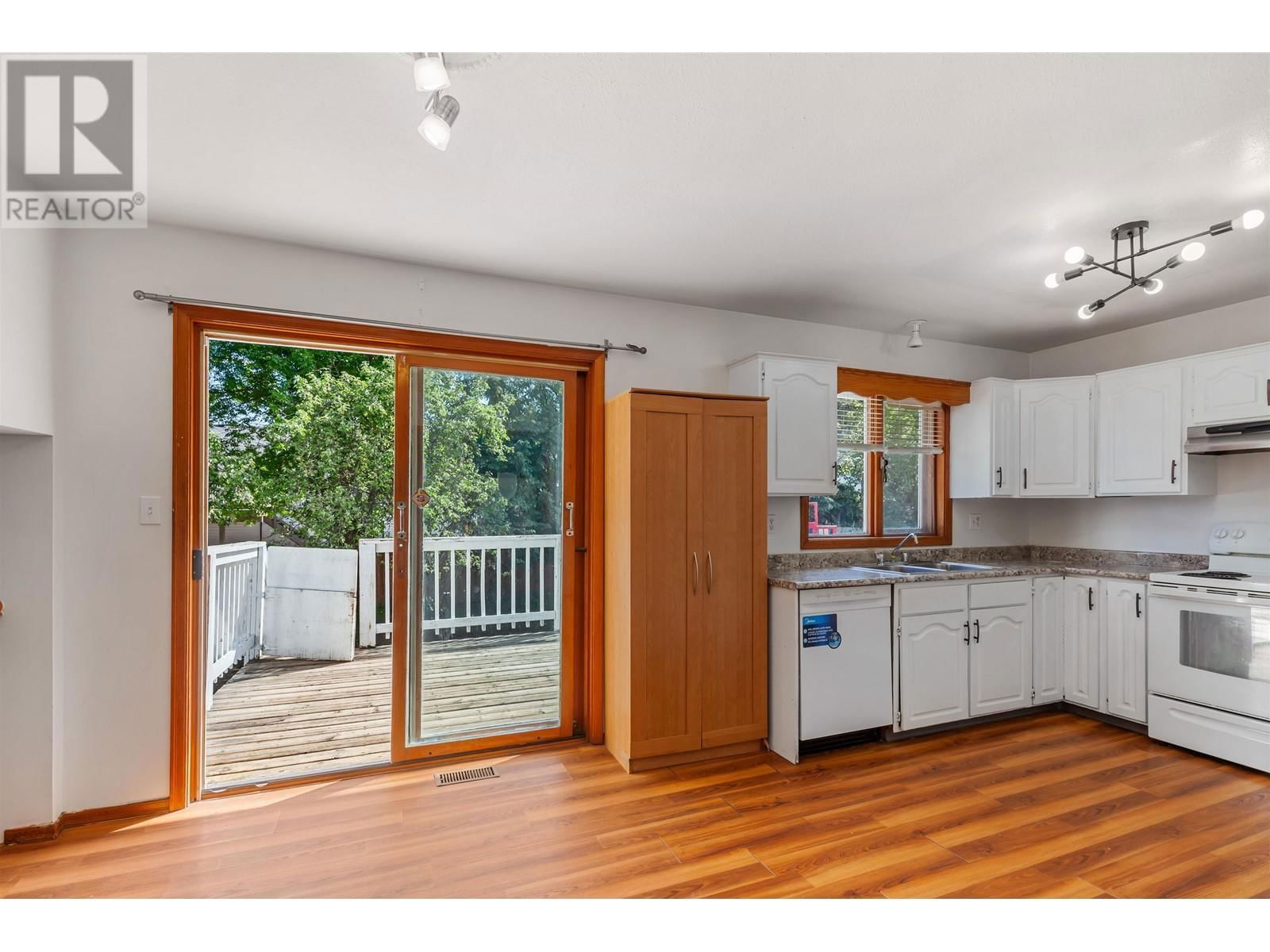 3849 GRACE CRESCENT Image 6