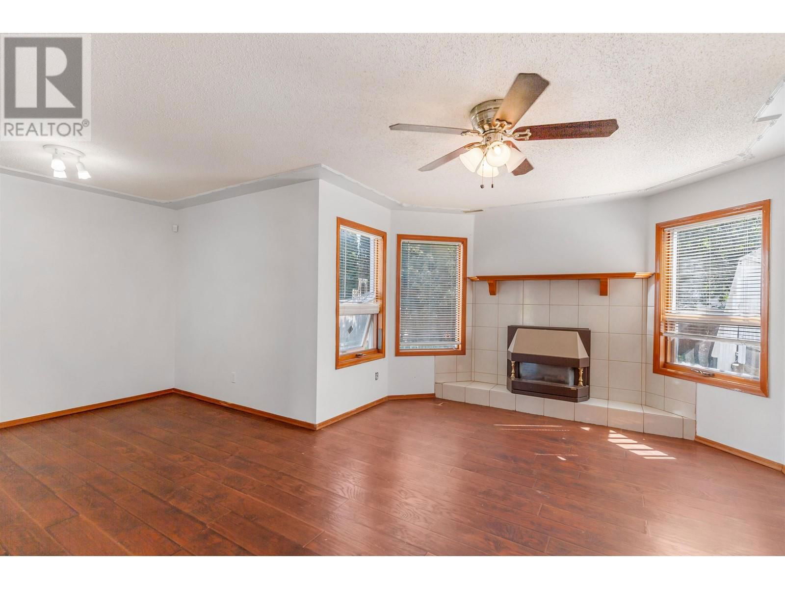 3849 GRACE CRESCENT Image 8