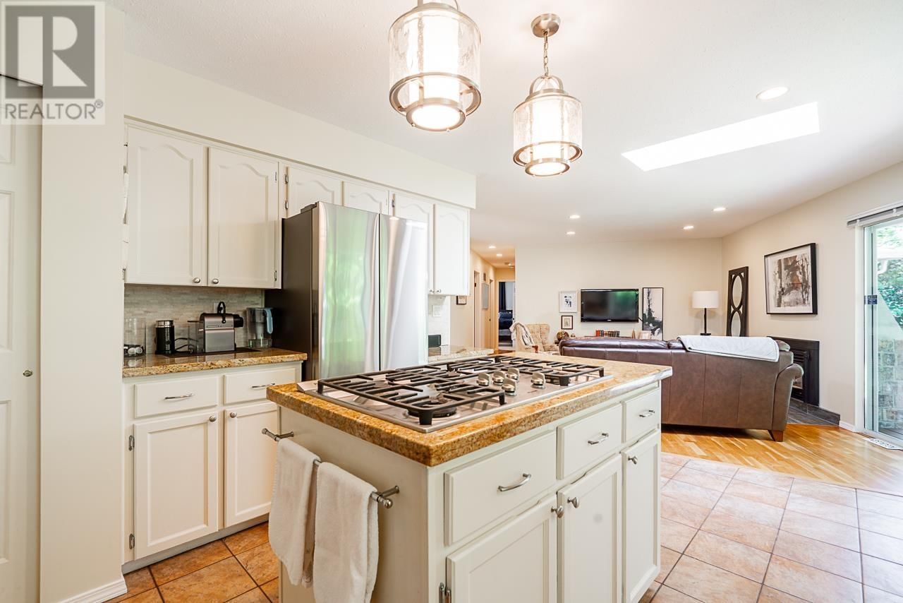 1471 GROVE PLACE Image 13