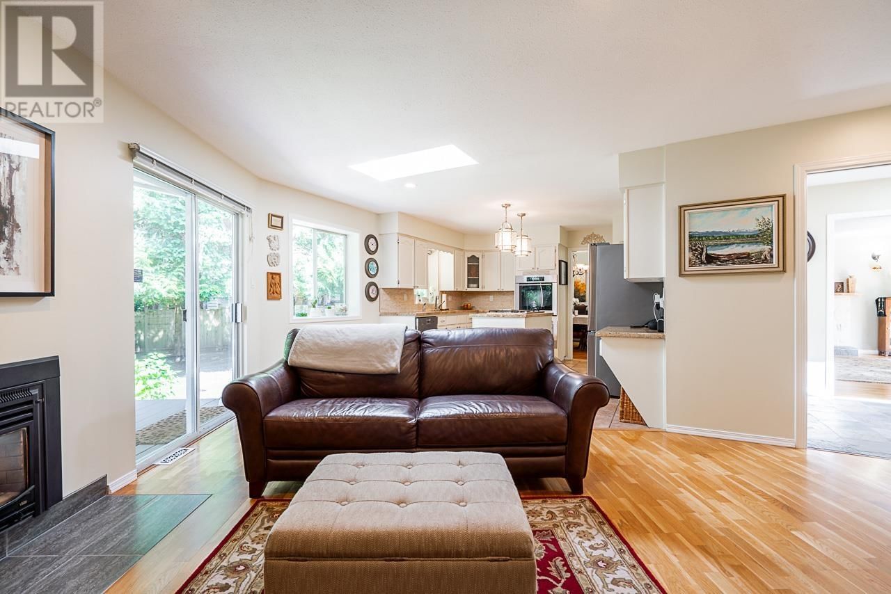 1471 GROVE PLACE Image 15
