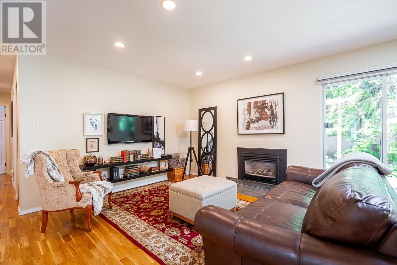1471 GROVE PLACE Image 24
