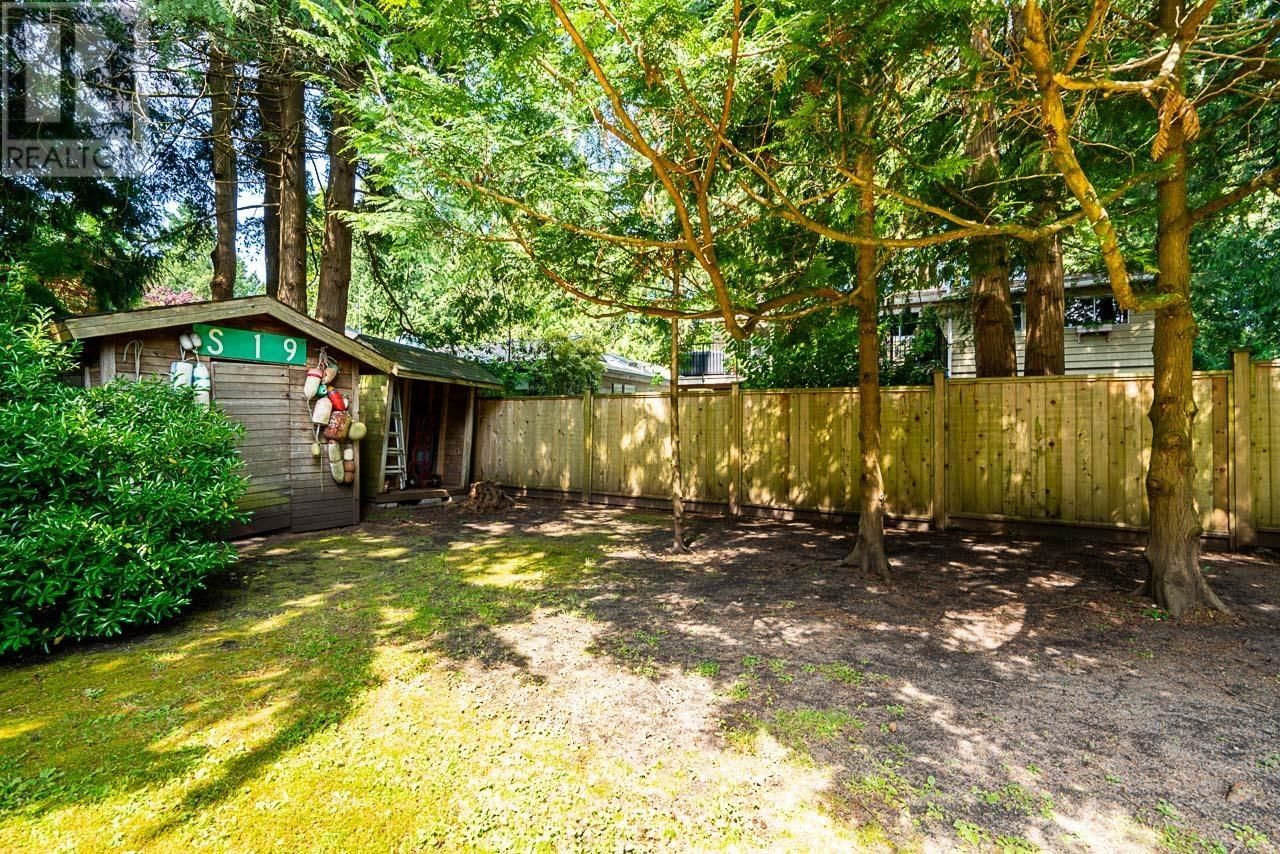 1471 GROVE PLACE Image 32