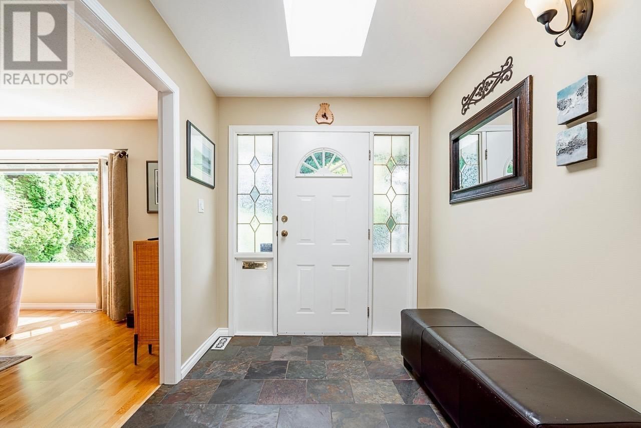 1471 GROVE PLACE Image 4