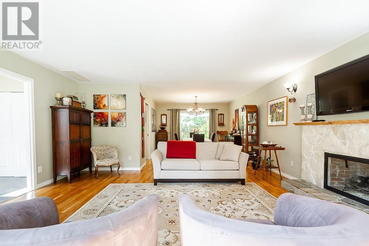 1471 GROVE PLACE Image 6