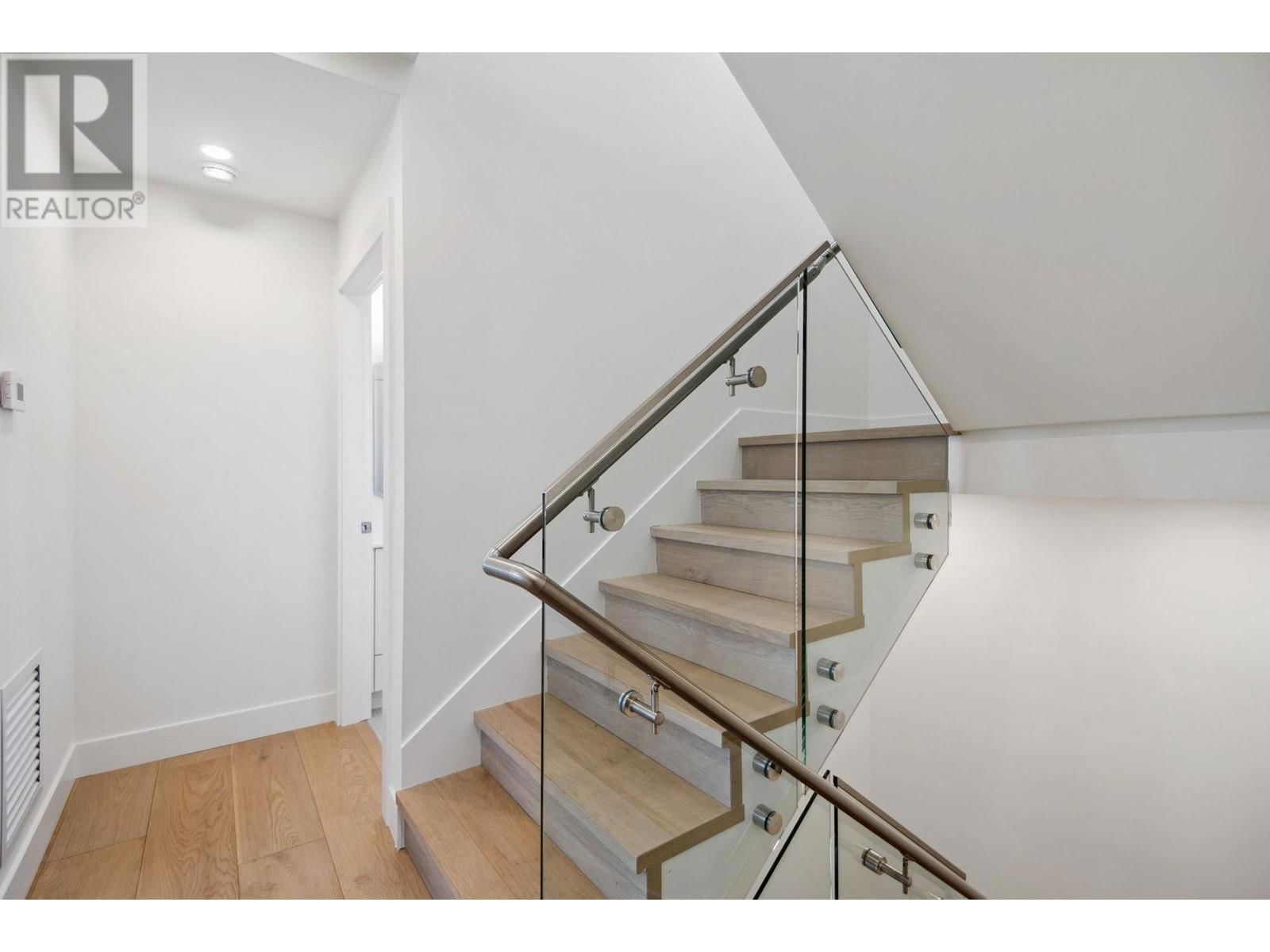 2504 NAPIER STREET Image 13