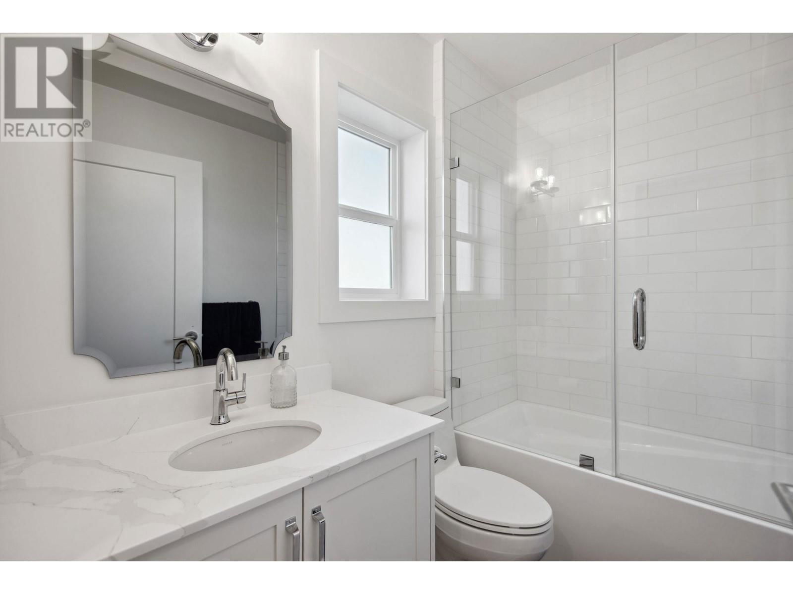 2504 NAPIER STREET Image 16
