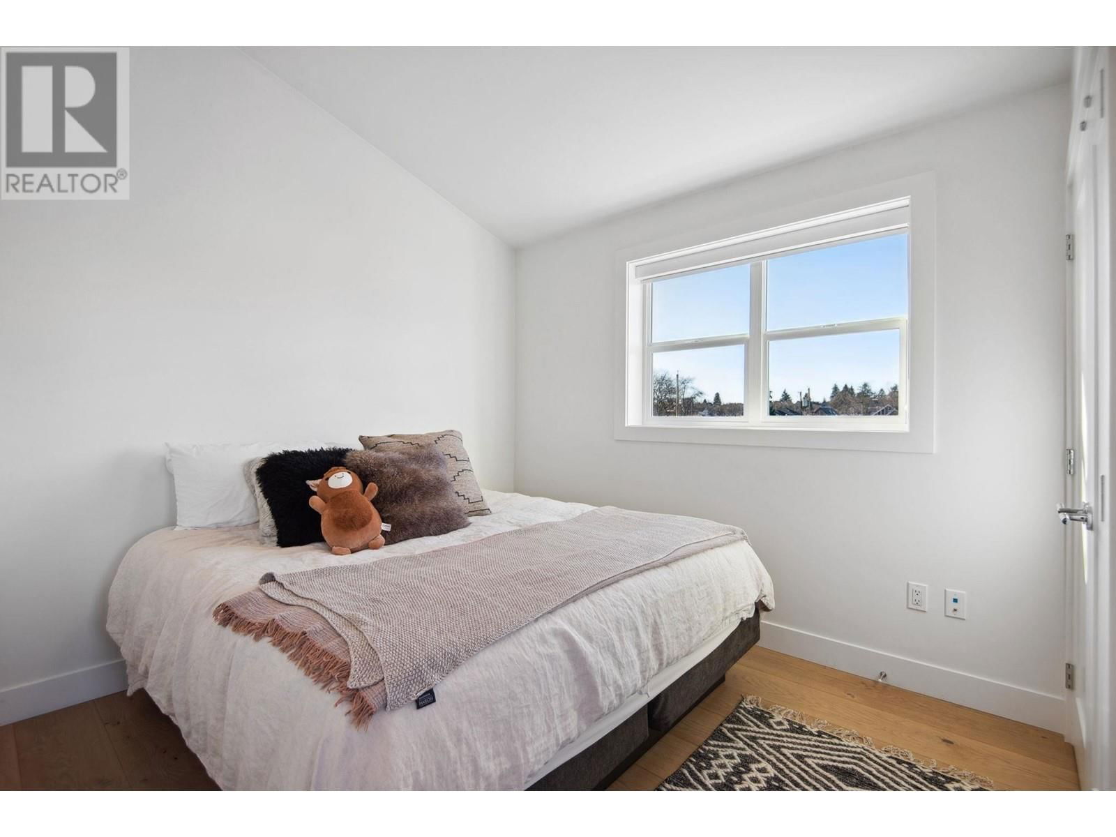 2504 NAPIER STREET Image 18