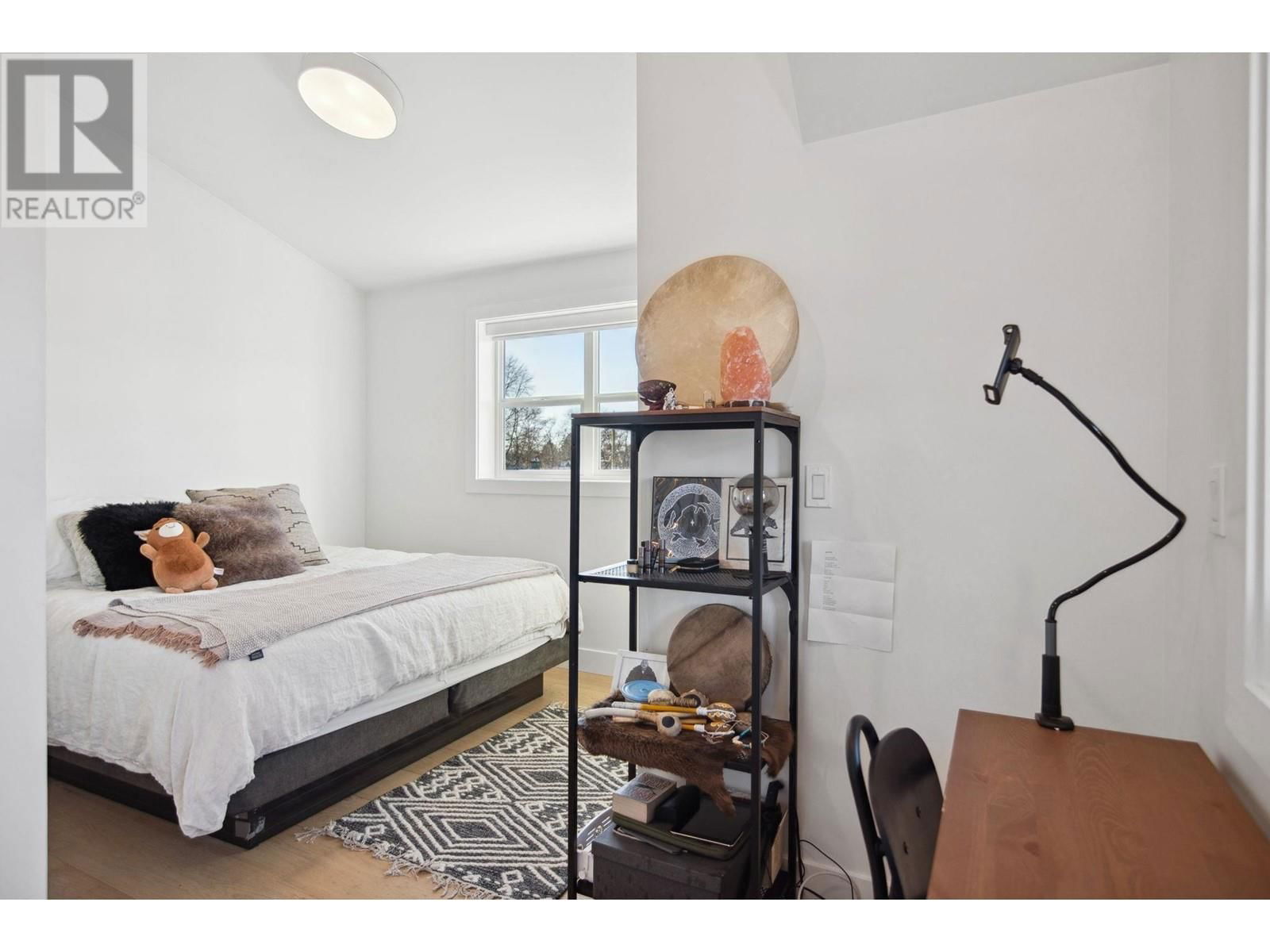 2504 NAPIER STREET Image 19