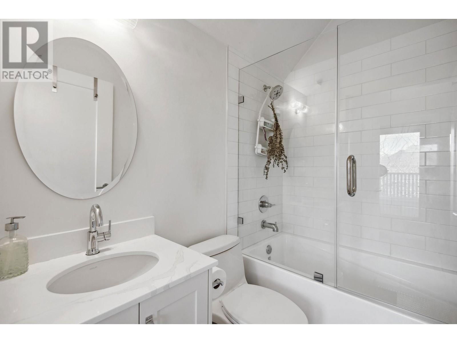 2504 NAPIER STREET Image 22