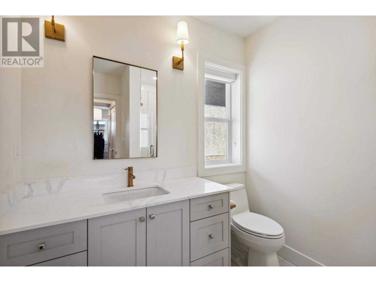 2504 NAPIER STREET Image 25