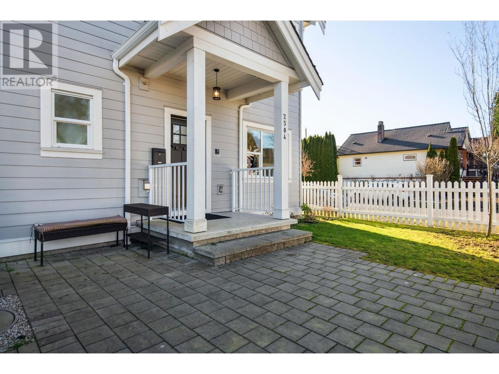 2504 NAPIER STREET Image 31