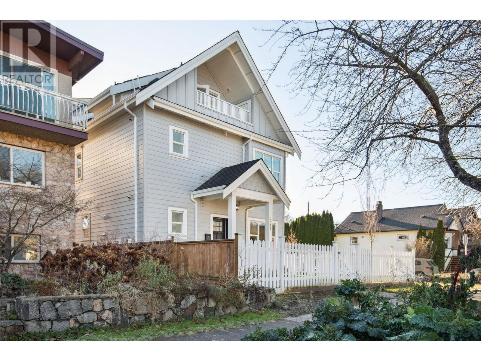 2504 NAPIER STREET Image 32