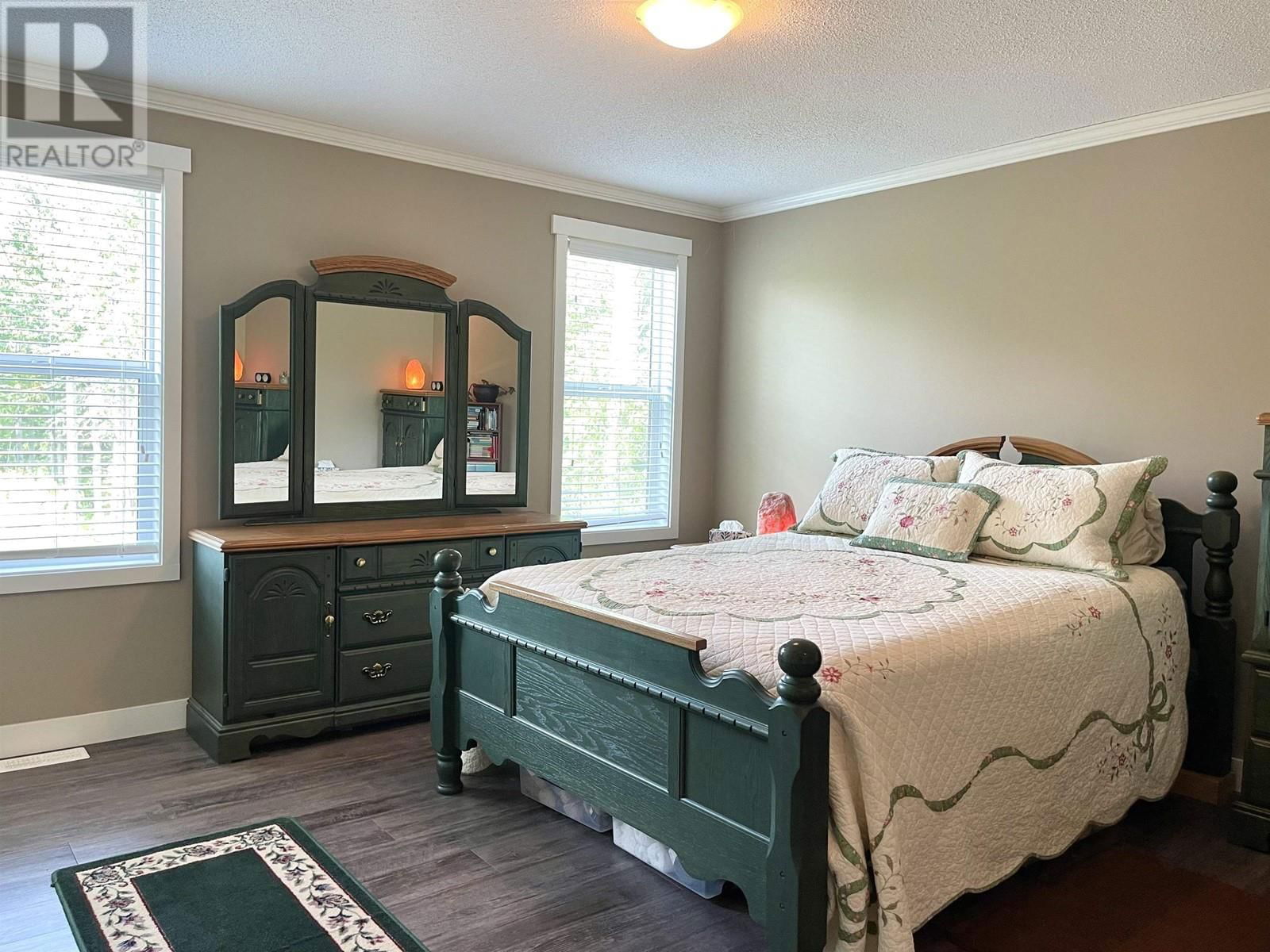 5243 4TH AVENUE Image 15