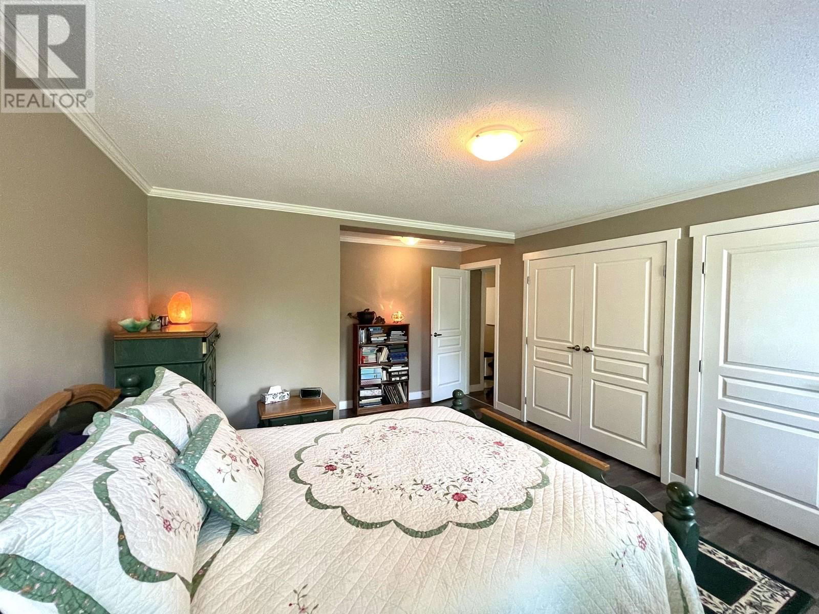 5243 4TH AVENUE Image 17