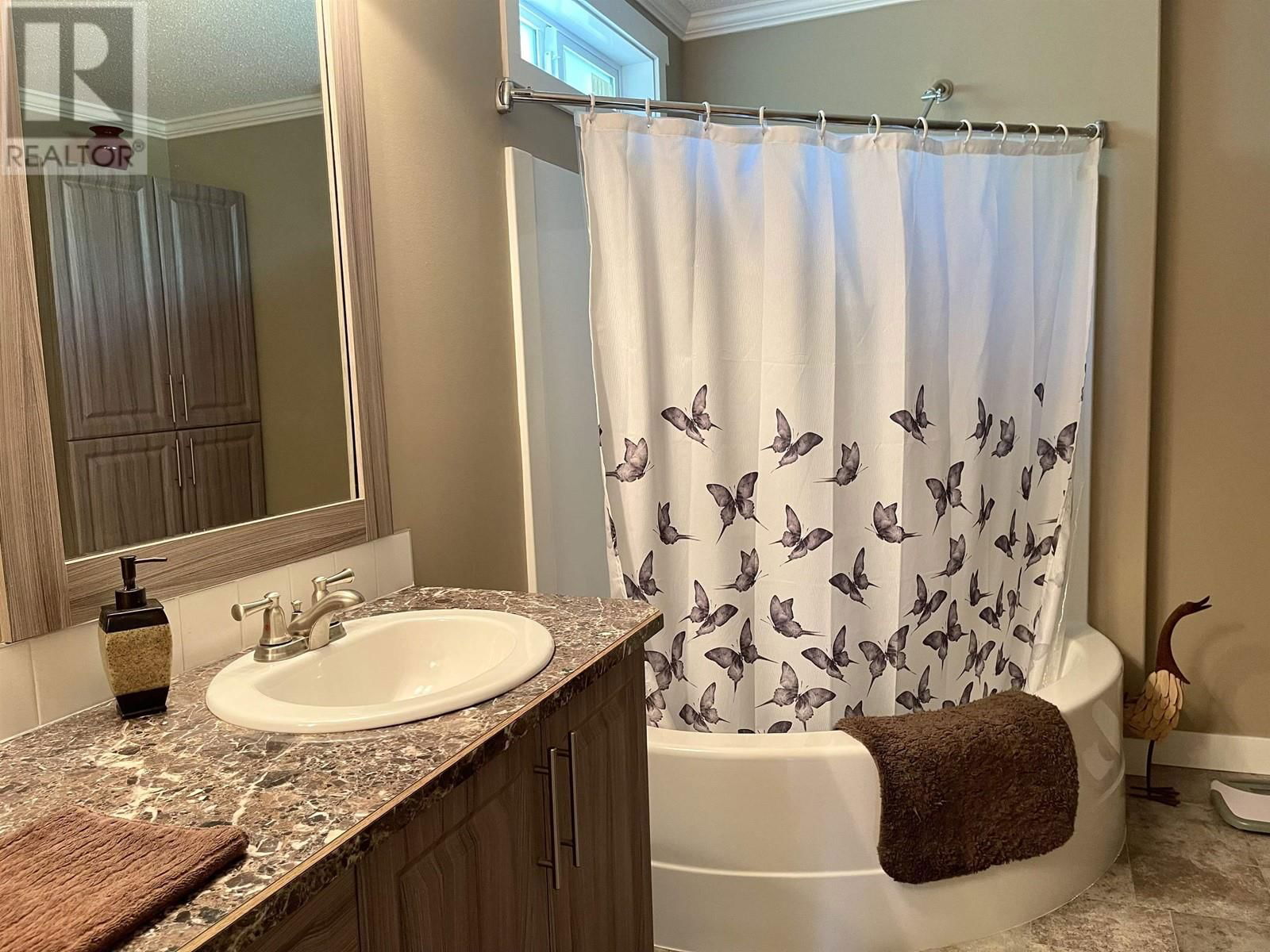 5243 4TH AVENUE Image 20