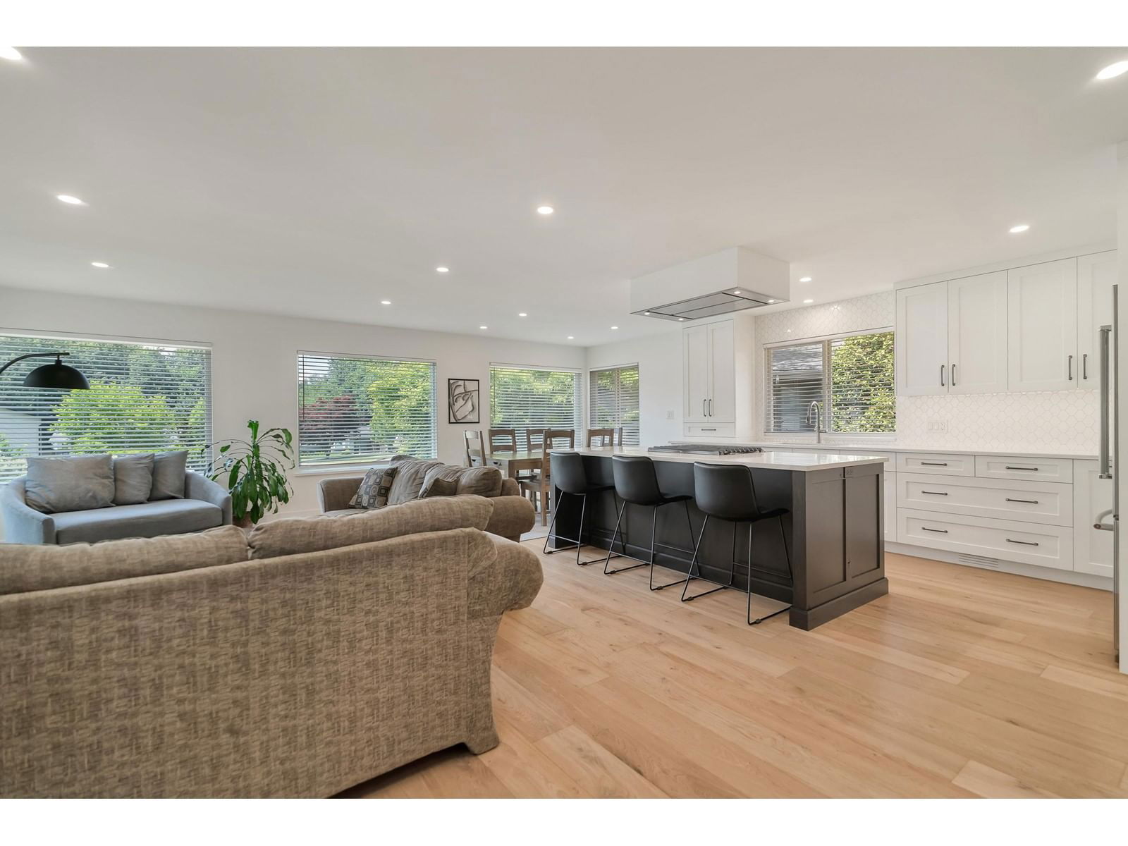 34502 BLATCHFORD Image 5