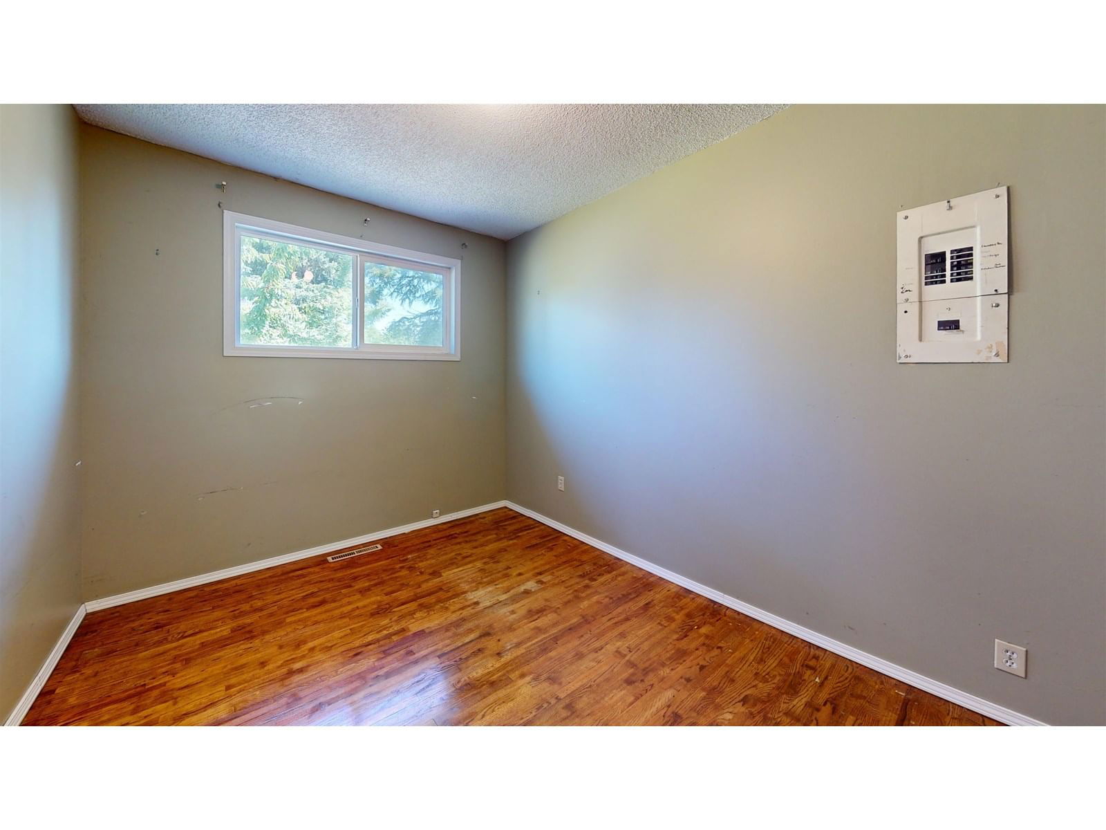 15463 16A Image 6