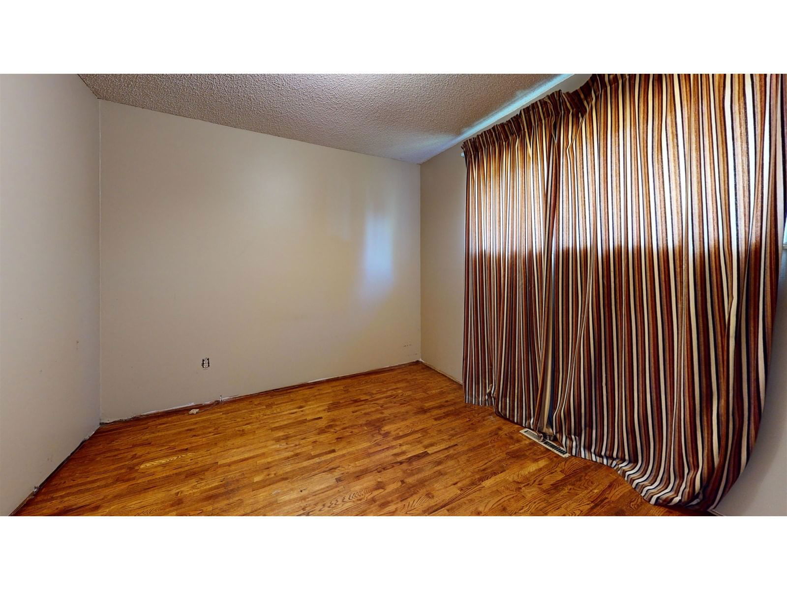 15463 16A Image 9
