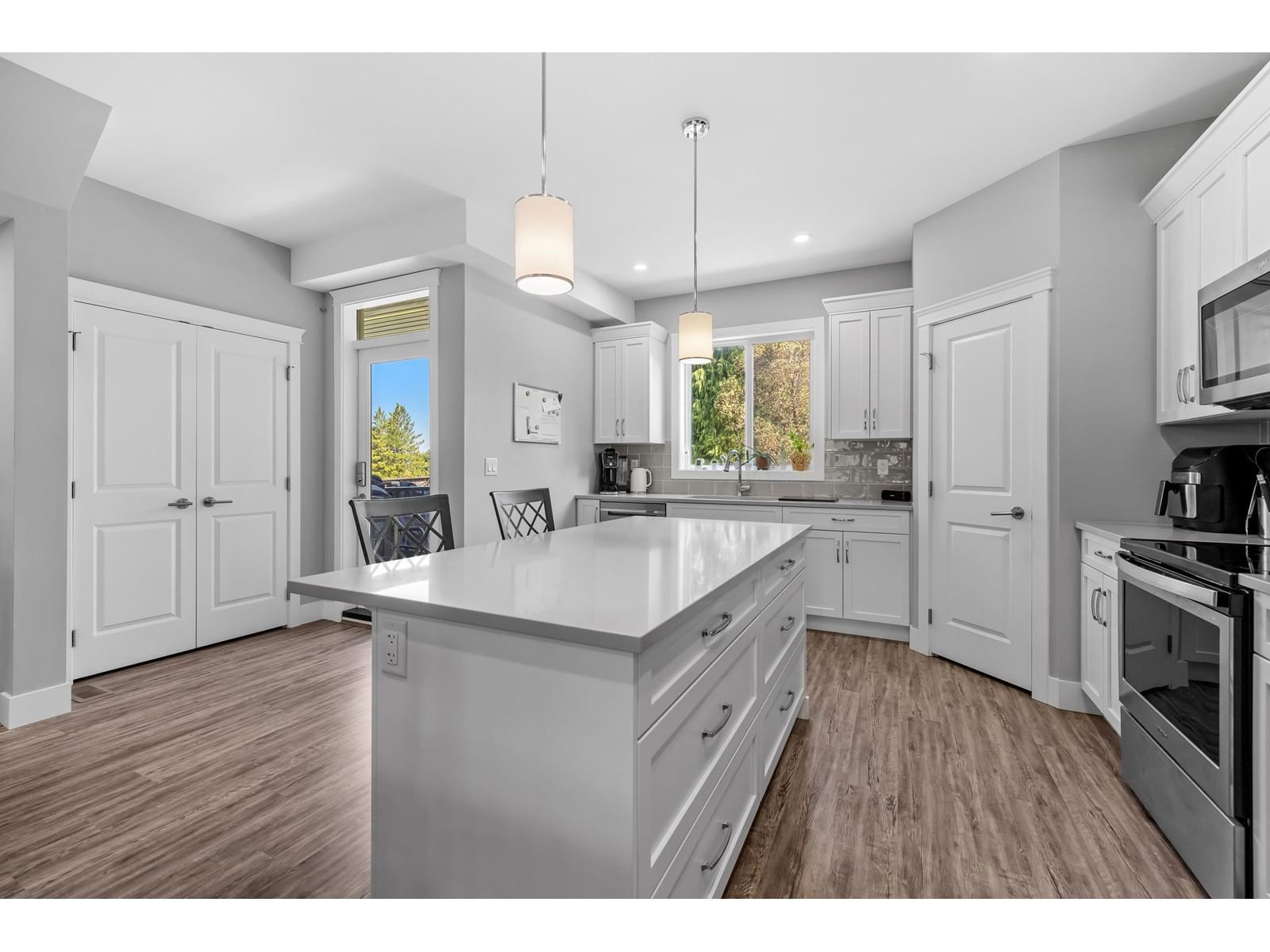 26 - 4295 OLD CLAYBURN Image 11