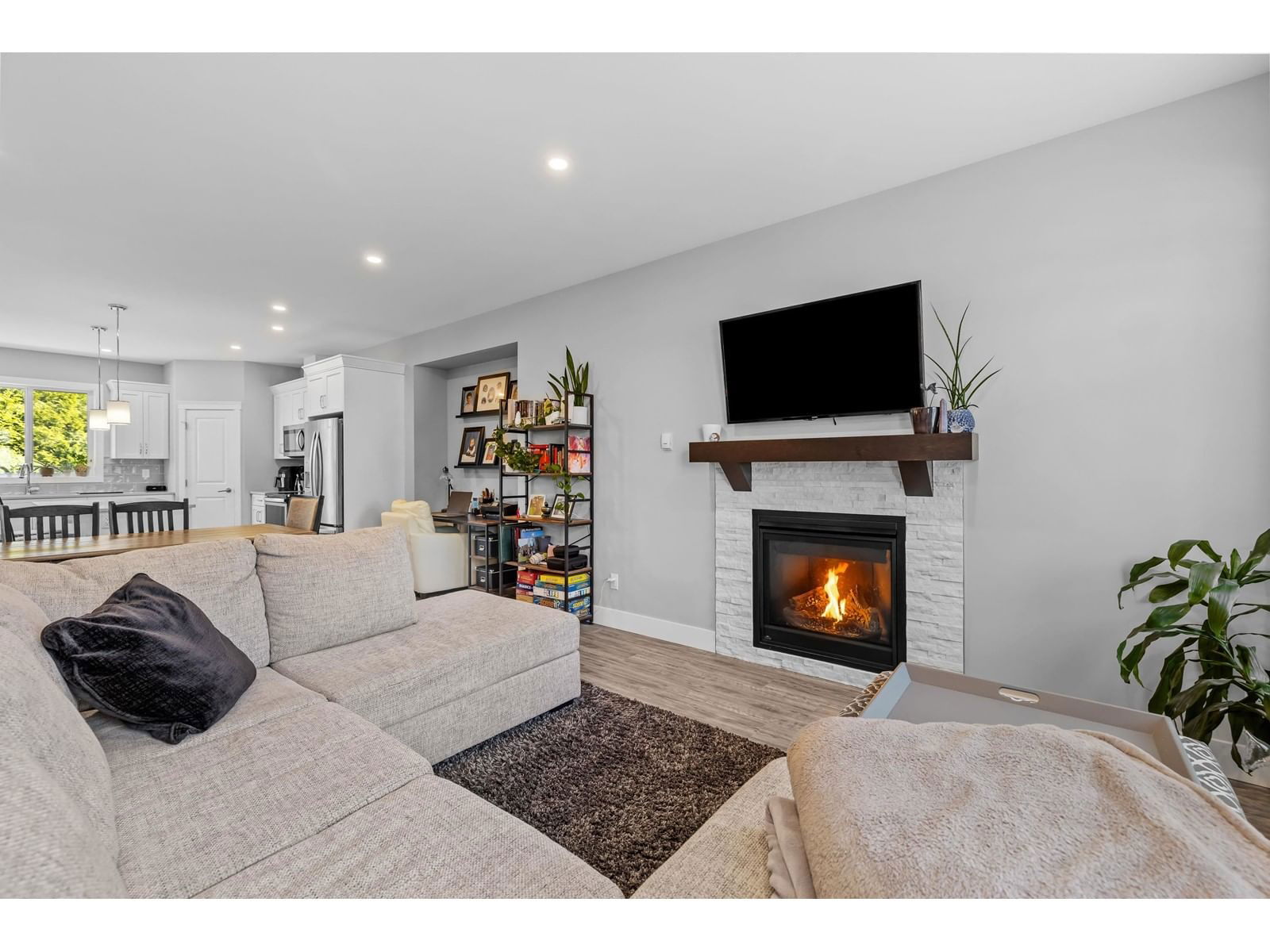 26 - 4295 OLD CLAYBURN Image 18