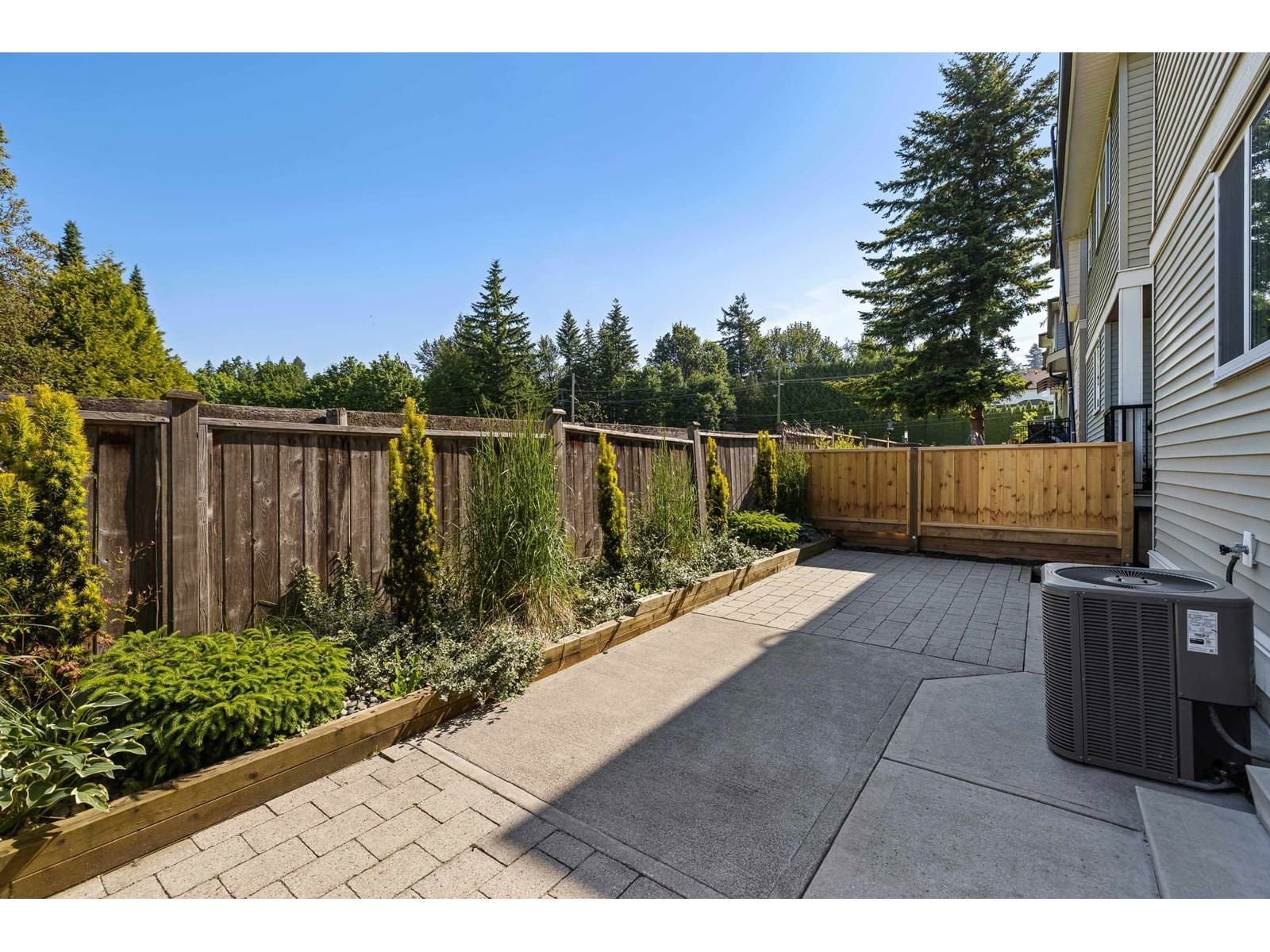 26 - 4295 OLD CLAYBURN Image 36