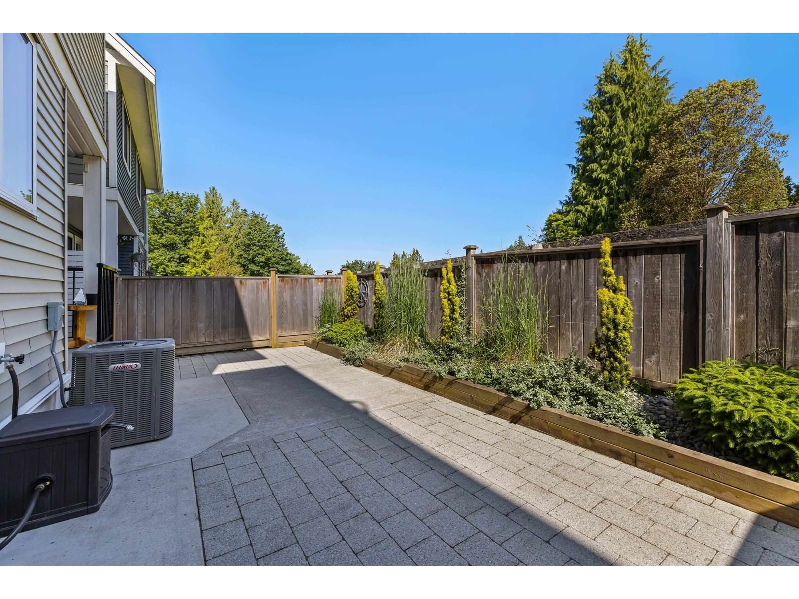 26 - 4295 OLD CLAYBURN Image 37